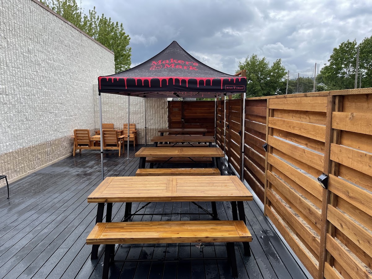 Hangout Sportsbar and Grill
