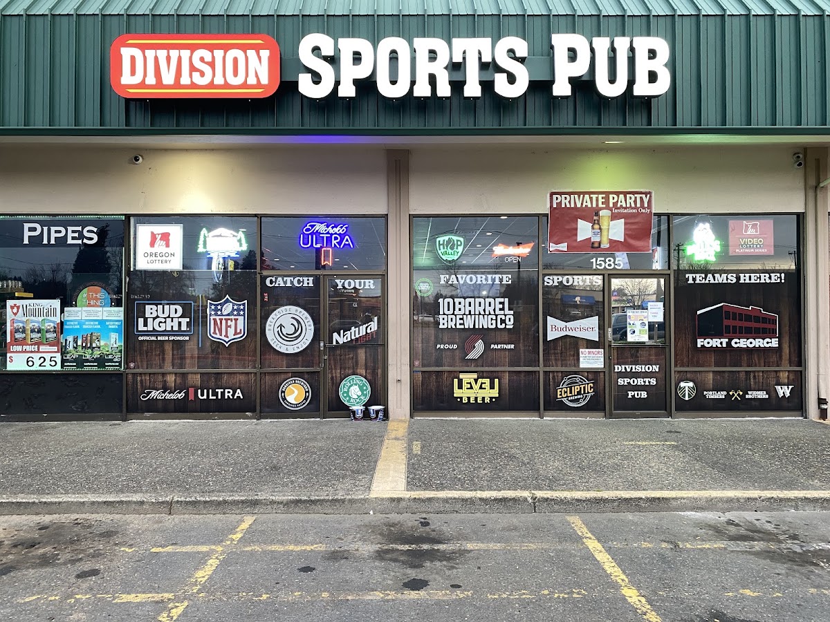 Division Sports Pub
