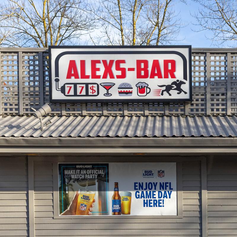 Alexander Sports Lounge & OTB